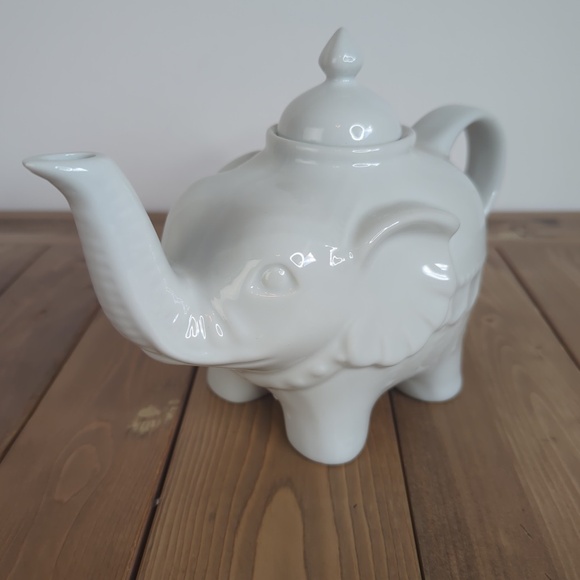 Cordon Bleu White Elephant Tea Pot - Picture 3 of 8